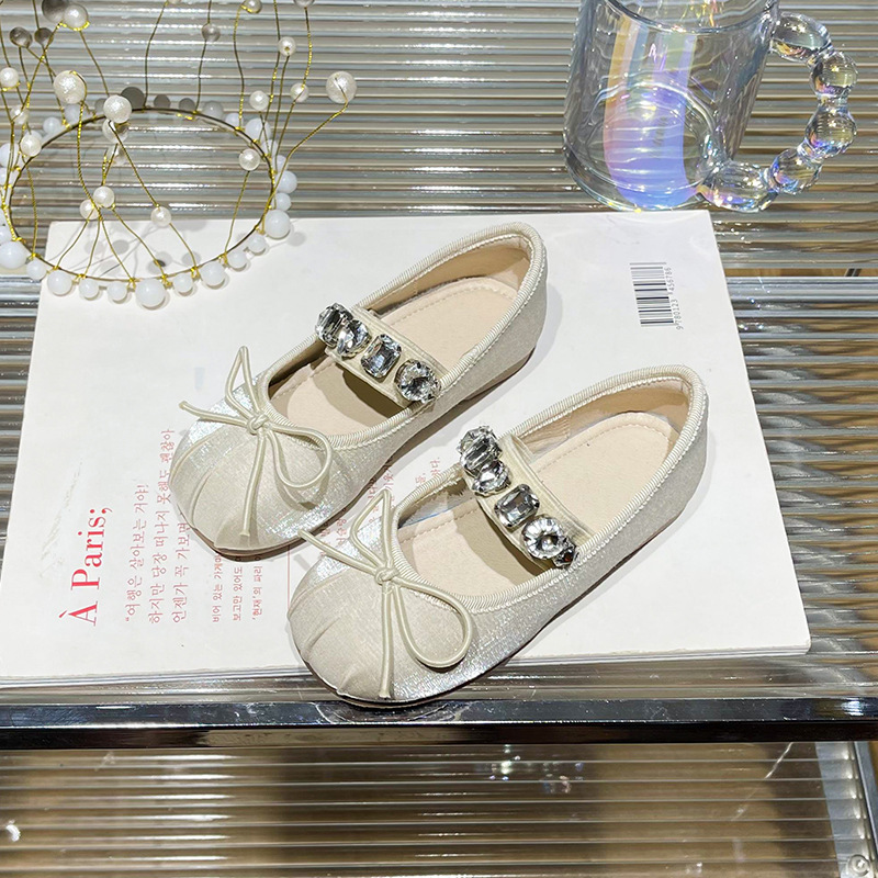 Picture of Girls' Small Leather Shoes 2025 Spring New Kidsren's Rhinestone Elastic Band Princess Shoes Little Girls Non-Slip Soft Sole Shoes