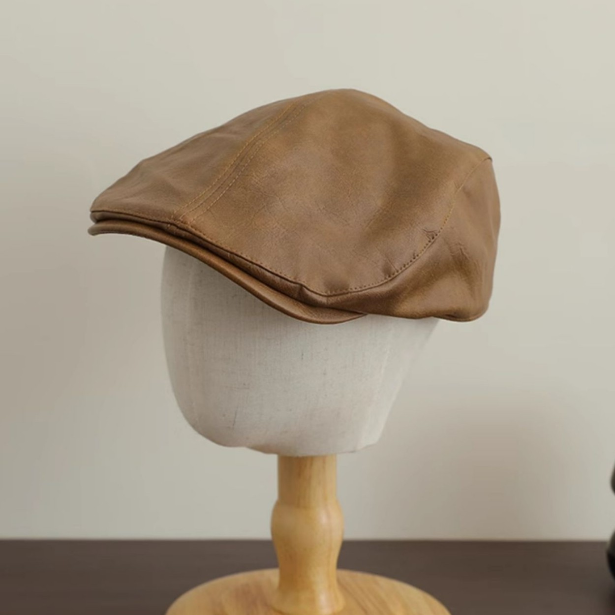 Picture of Children's Hat Men's Autumn and Winter British Fashion Cool Yuppie Leather Children's Forward Cap Retro Painter Cap