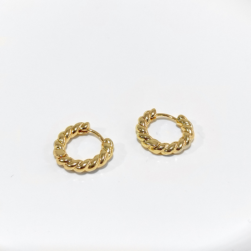 Picture of European and American Design Retro Twist Twist Earrings Female Internet Celebrity Fashion Simple Small Earrings Ear Buckles Exquisite