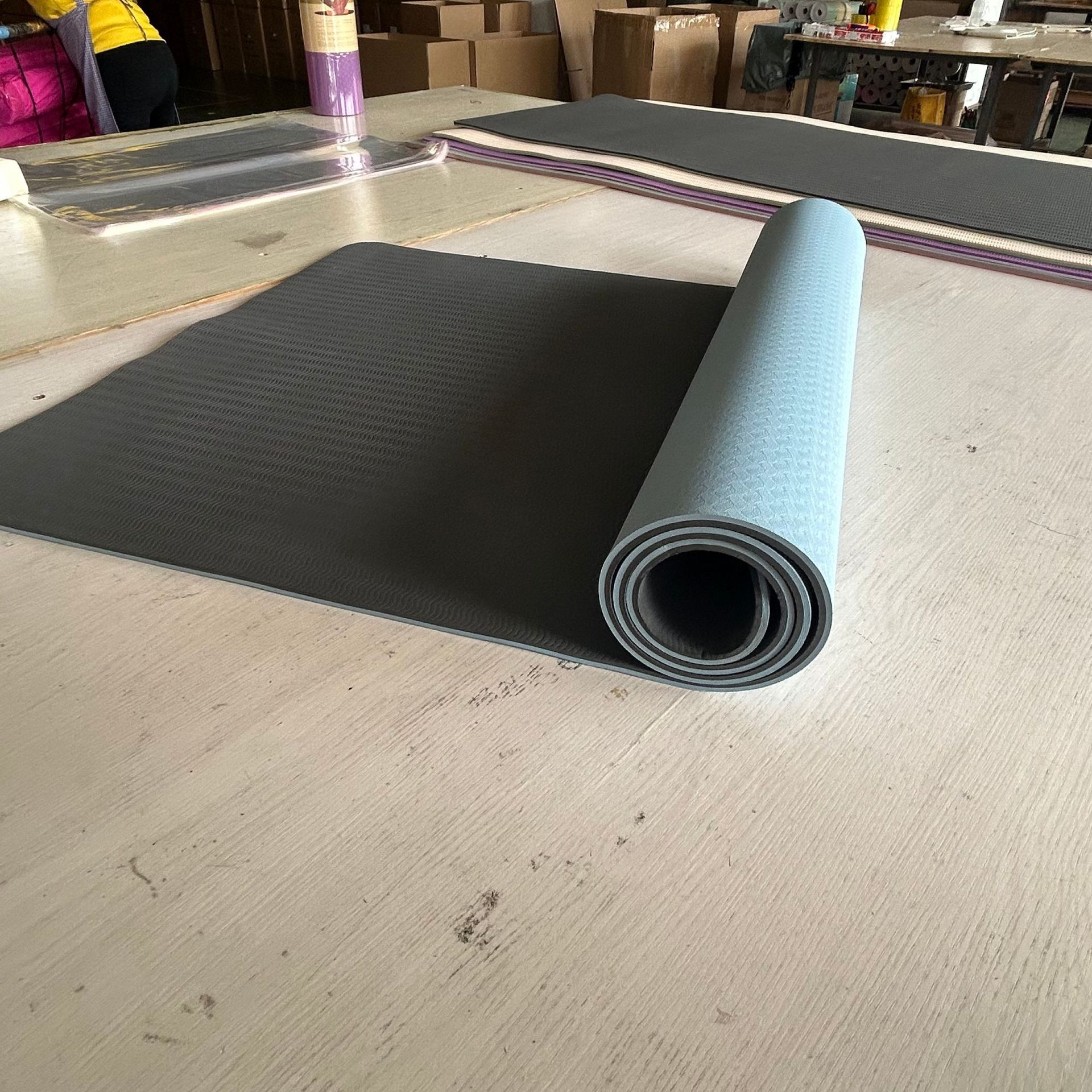 Picture of Spot Manufacturer Wholesale Tpe Two-Color Yoga Mat 183*61*0.6 Sports Fitness Mat Portable Dance Practice Mat