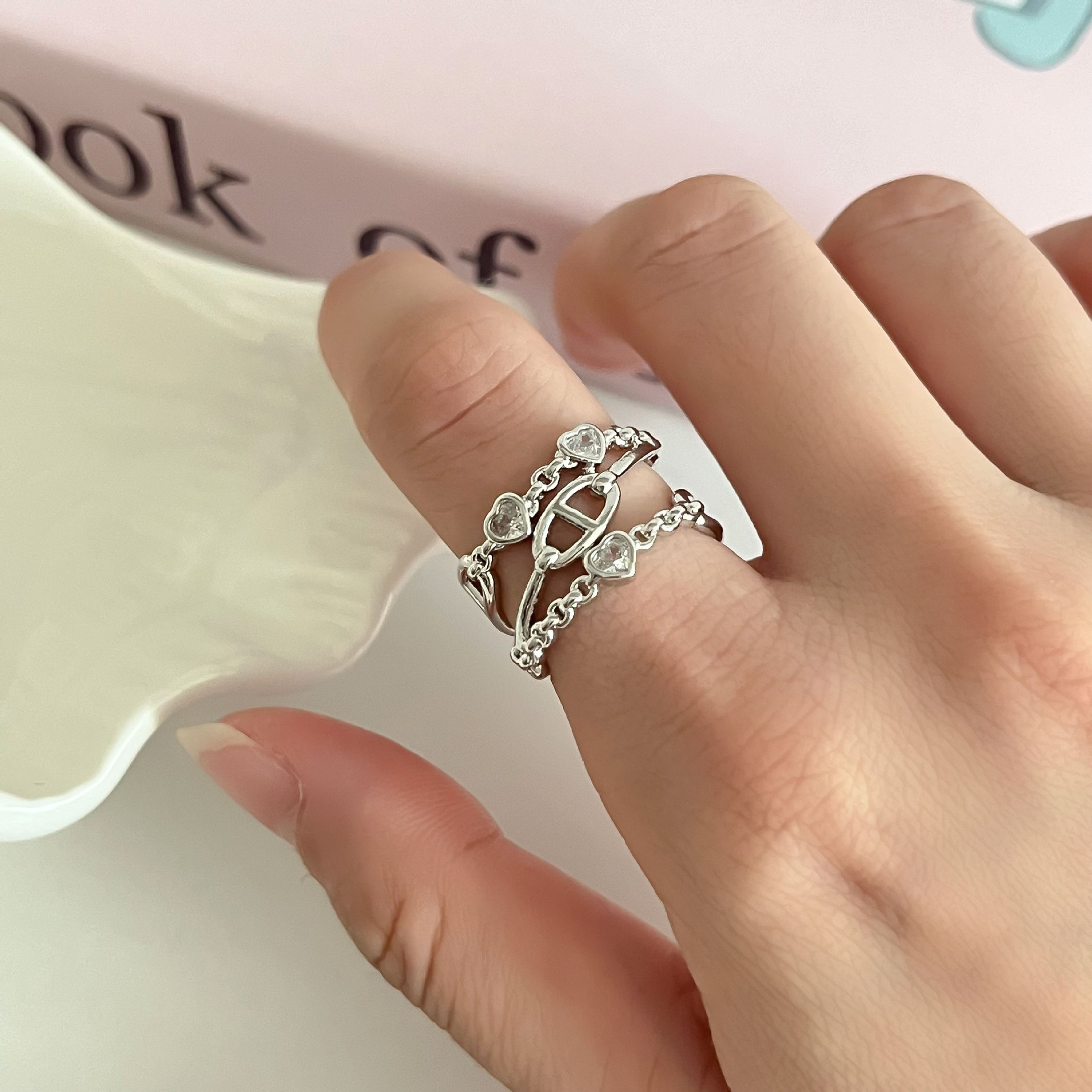 European and American Fashion Metal Hollow Pig Nose Chain Index Finger Ring Light Luxury Personalized Love Zircon Opening Adjustable Women
