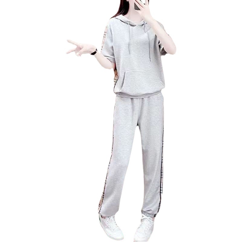 2025 New Fashionable Loose Short-Sleeved Hooded Sweatshirt Sports Suit for Women, Summer Style, Age-Reducing Casual Two-Piece Set