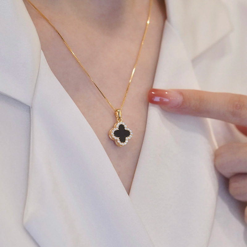 Shake sound explosion full diamond four-leaf clover titanium steel necklace women's double-sided design sense clavicle chain 18K gold neck chain women Wholesale