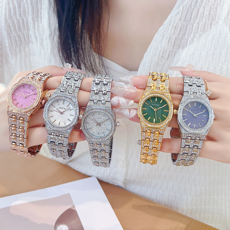 All over the sky star watch women's hip hop diamond cool giant flash quartz watch retro light luxury niche foreign trade a generation of hair