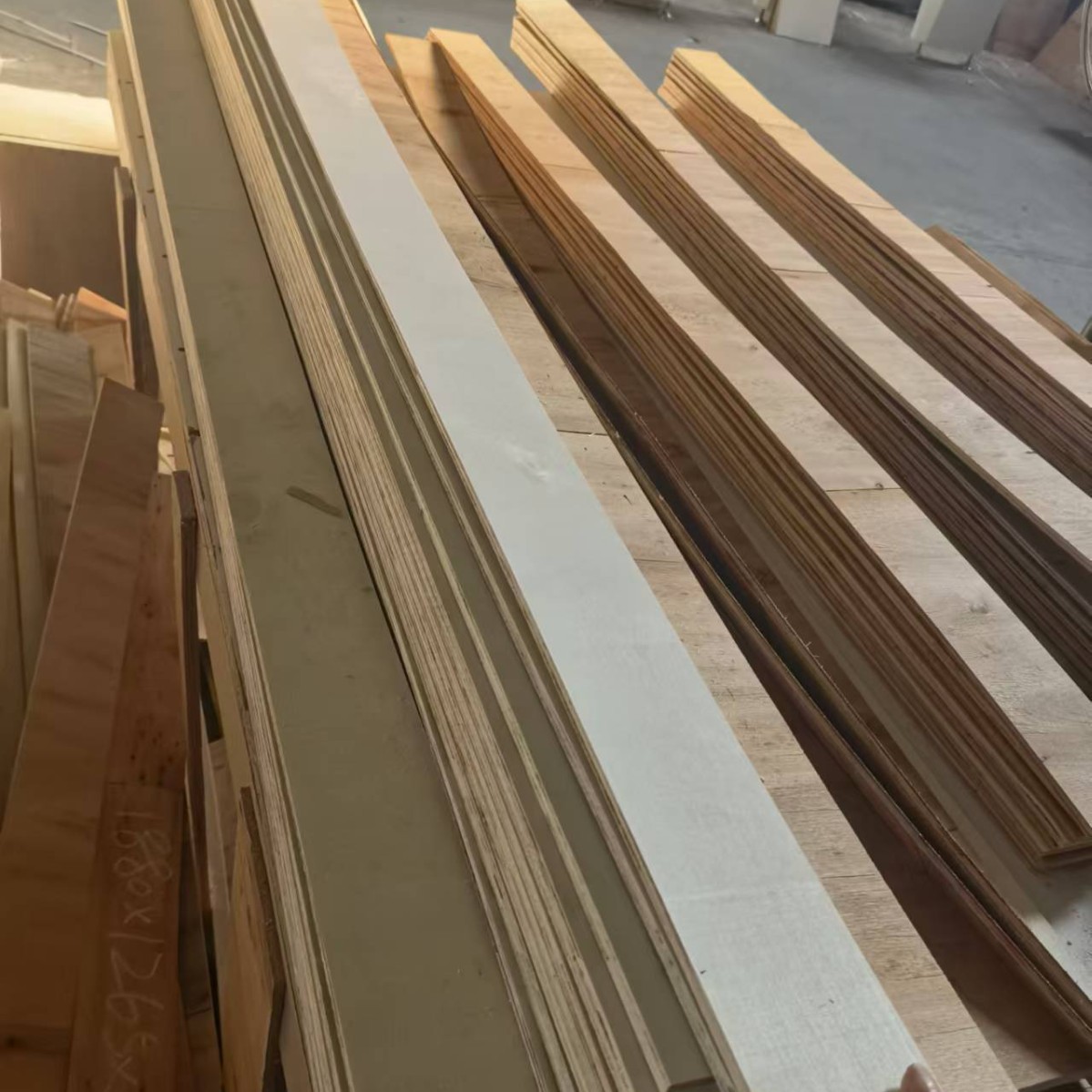 Plywood Boards, Fumigation-Free Multi-Layer Floor Boards, Wooden Boards, Xinfu Direct Sales, Packed Wooden Squares, Any Specifications, Large Quantity