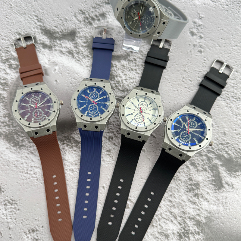 Picture of Cross-border foreign trade new fashion men's watch blue silicone strap casual sports quartz watch men wholesale