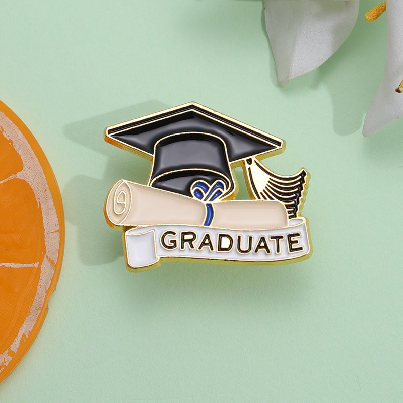 Europe and the United States new alloy letter brooch exquisite design graduation season doctor cap paint badge spot wholesale
