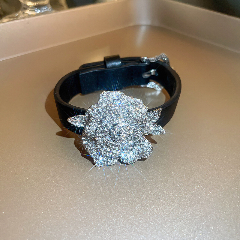 Picture of Korean Diamond Flower Belt Bracelet European and American Light Luxury Niche Design Sense Bracelet Personalized New Style Heavy Industry Bracelet for Women