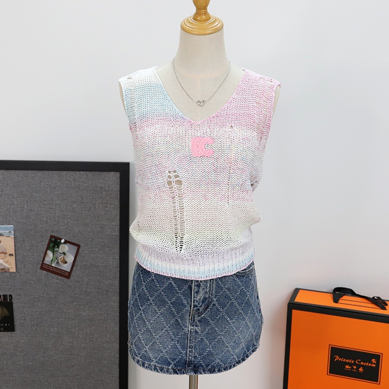 2025 New Summer Fashion Versatile V Neck Sleeveless Knitwear for Women Loose Slimming Look High-End Cut Out Vest for Women