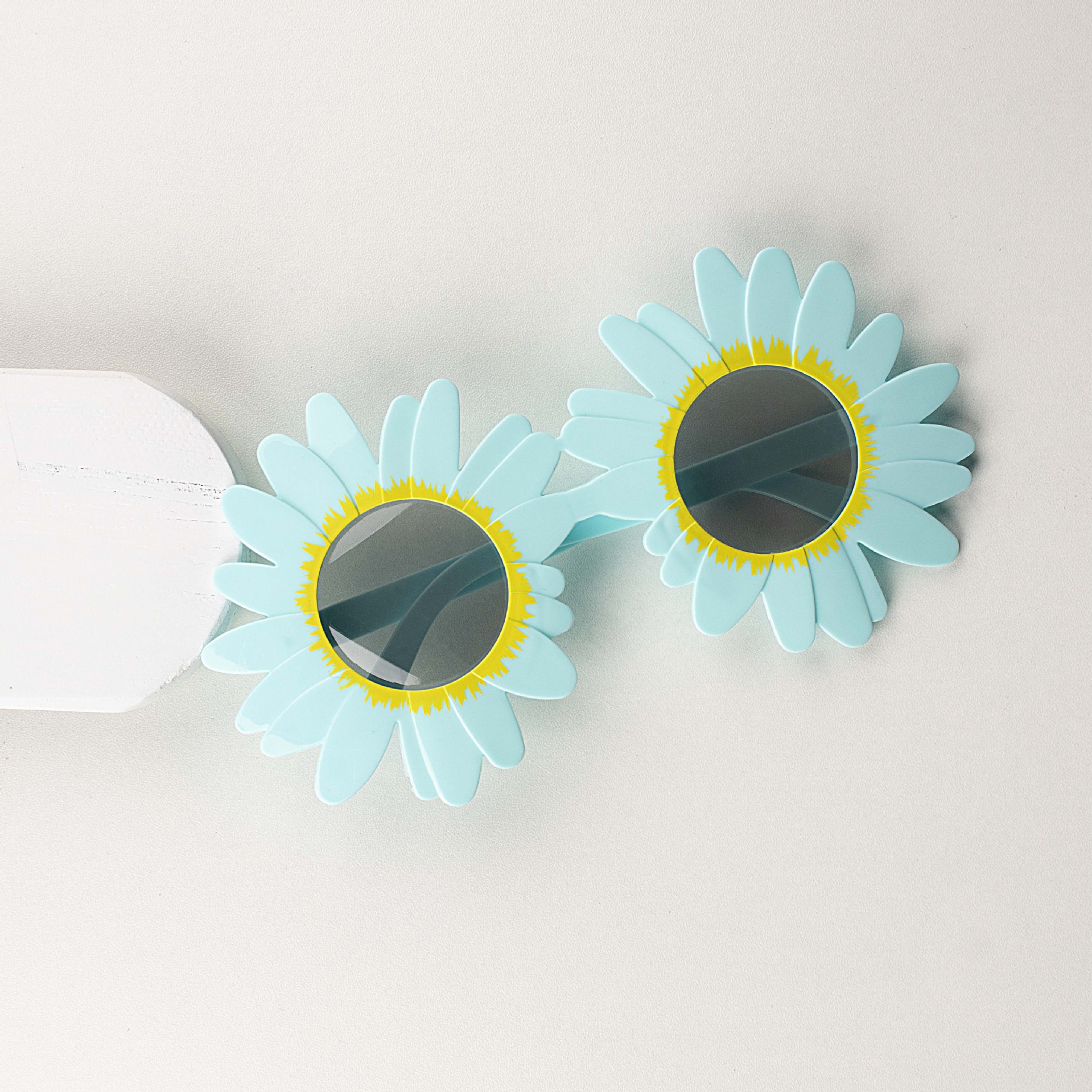 Picture of Decorative glasses party funny props sunflower daisy flower shape photo props plastic shape sunglasses