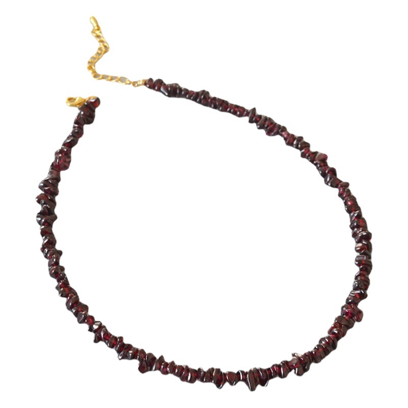Japanese and Korean niche personality irregular Baroque Garnet beaded elegant temperament short necklace clavicle chain