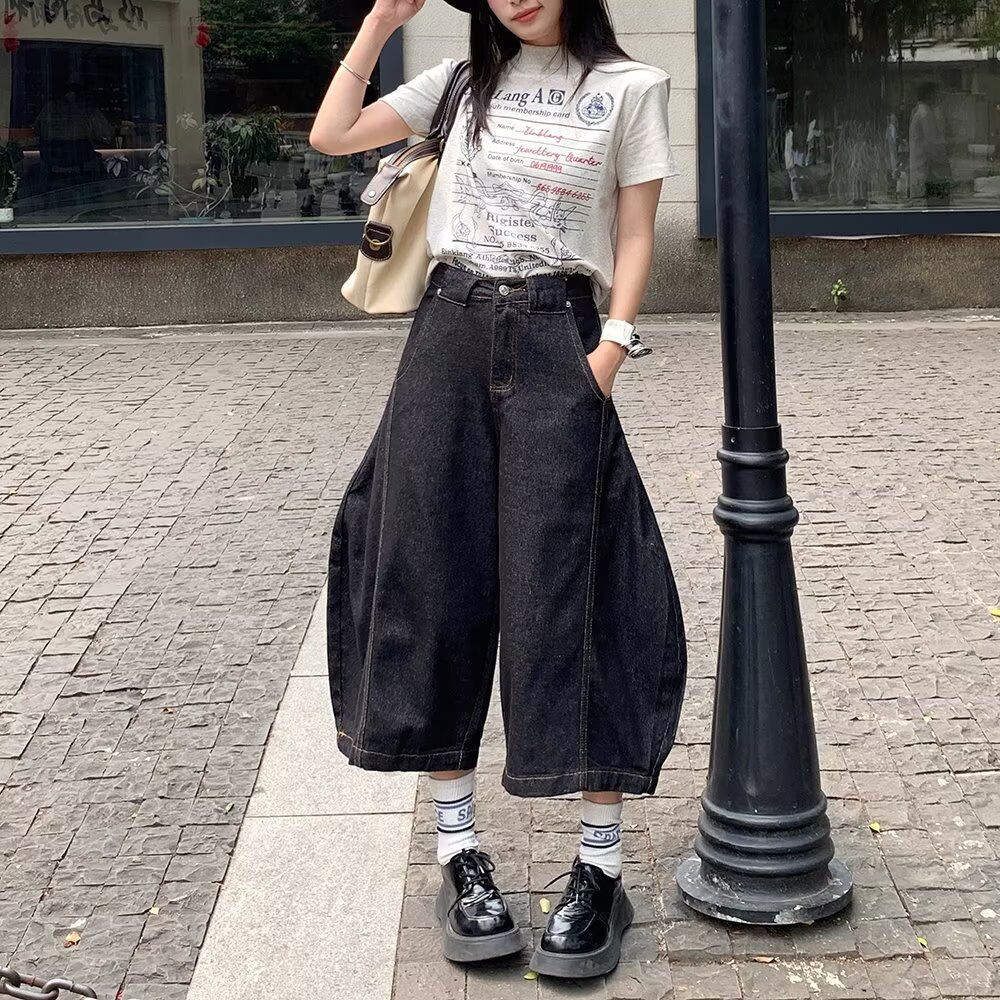 American Street Embroidered Scimitar Denim Shorts for Women, New Summer Style, High-Waisted Design, Loose Three-Quarter Pants, Trendy