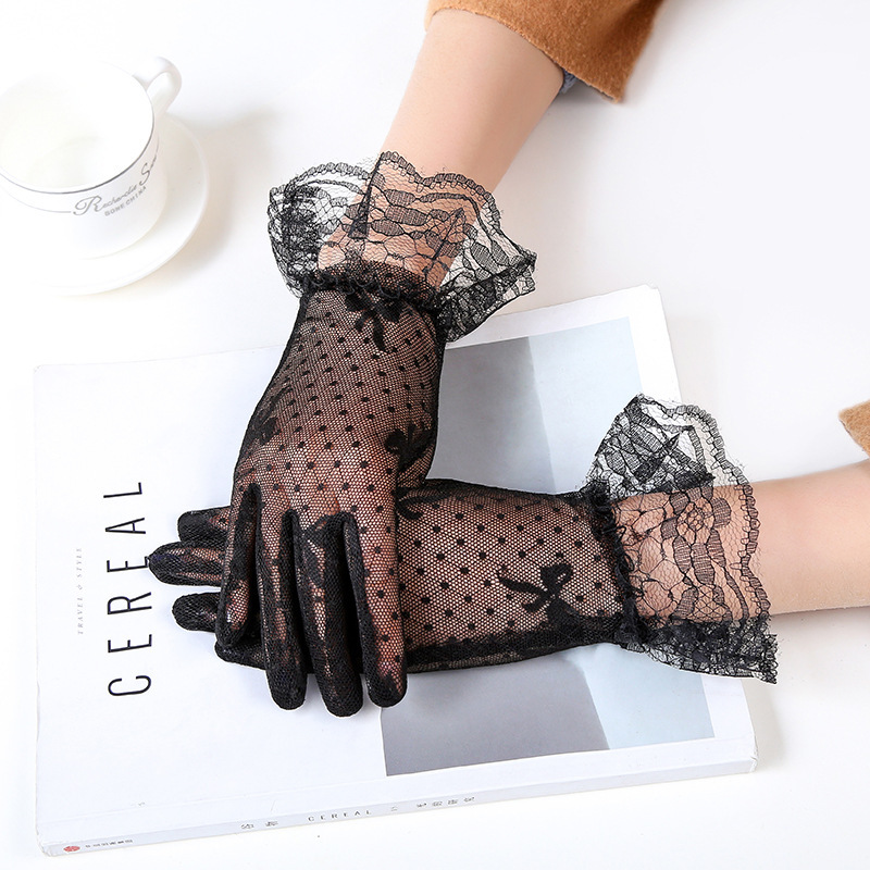 Picture of Summer New Korean Style Lace Sexy Sun Protection Jacquard Lace Cuff Anti-UV Split Finger Sweet Driving Gloves