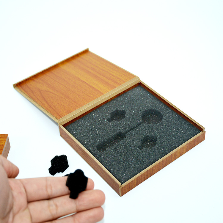 Picture of Wood Grain Packaging for Testing Lossless Car Music USB Flash Drives, Wooden Box for USB Memory Cards