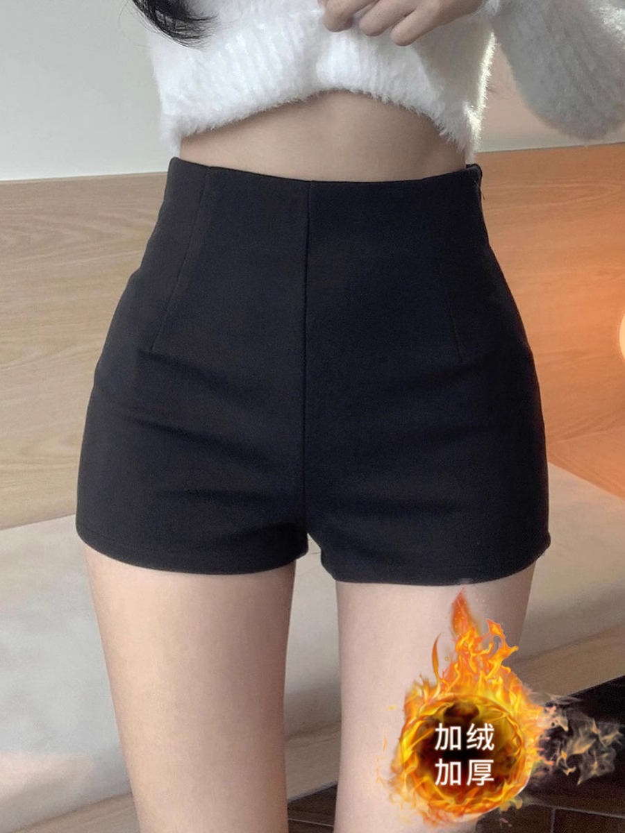 Black fleece-lined Shorts Women's 2025 New Autumn and Winter Outer Wear High Waist Slimming Niche A- Word Fashionable Bottoming Hot Pants