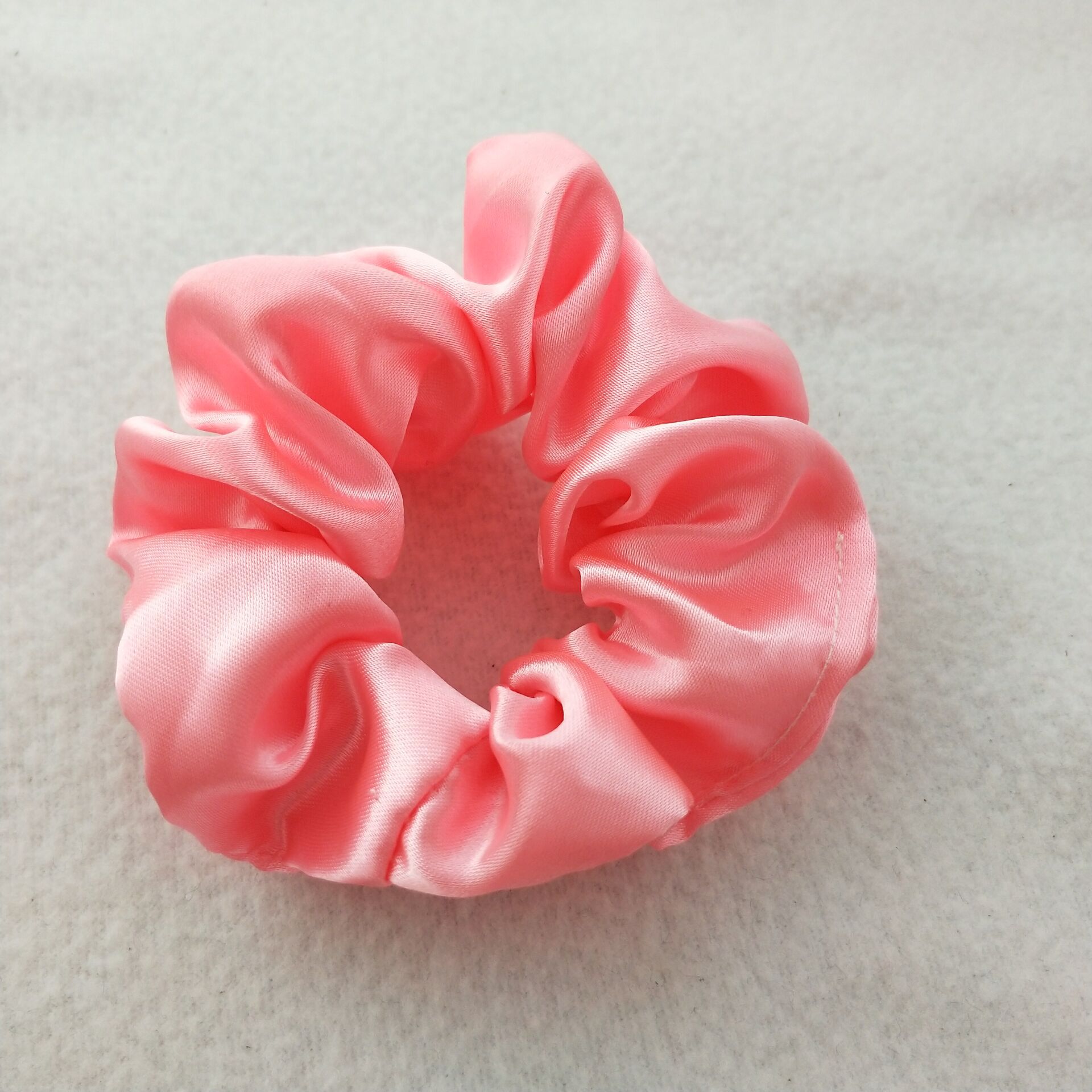 Picture of Cross-Border Amazon Satin Fabric Satin Scrunchie for Women, High-End Bun Hair Tie