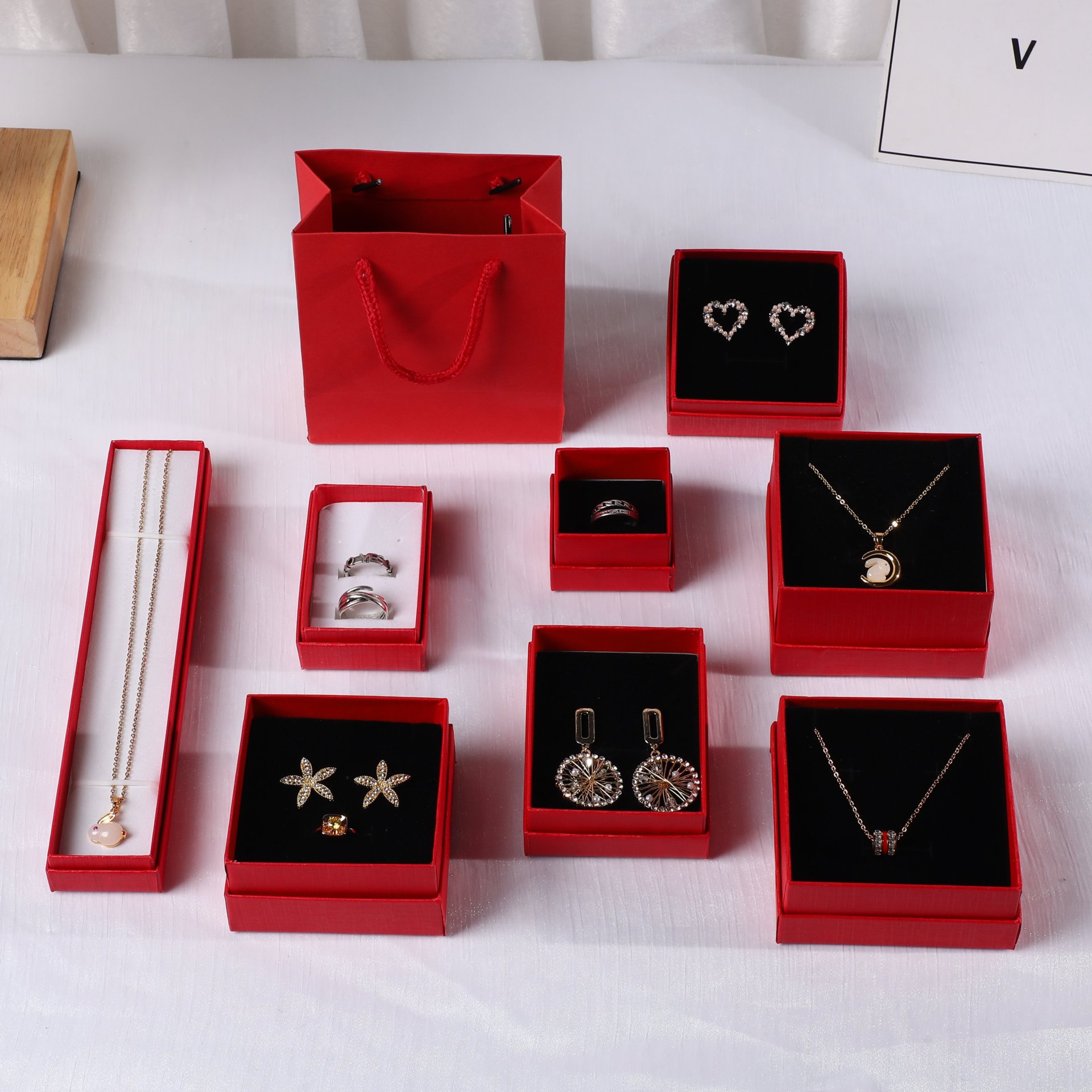 Spot wholesale ring box jewelry packaging box pendant necklace Lenny Red Jewelry Box earrings small paper box