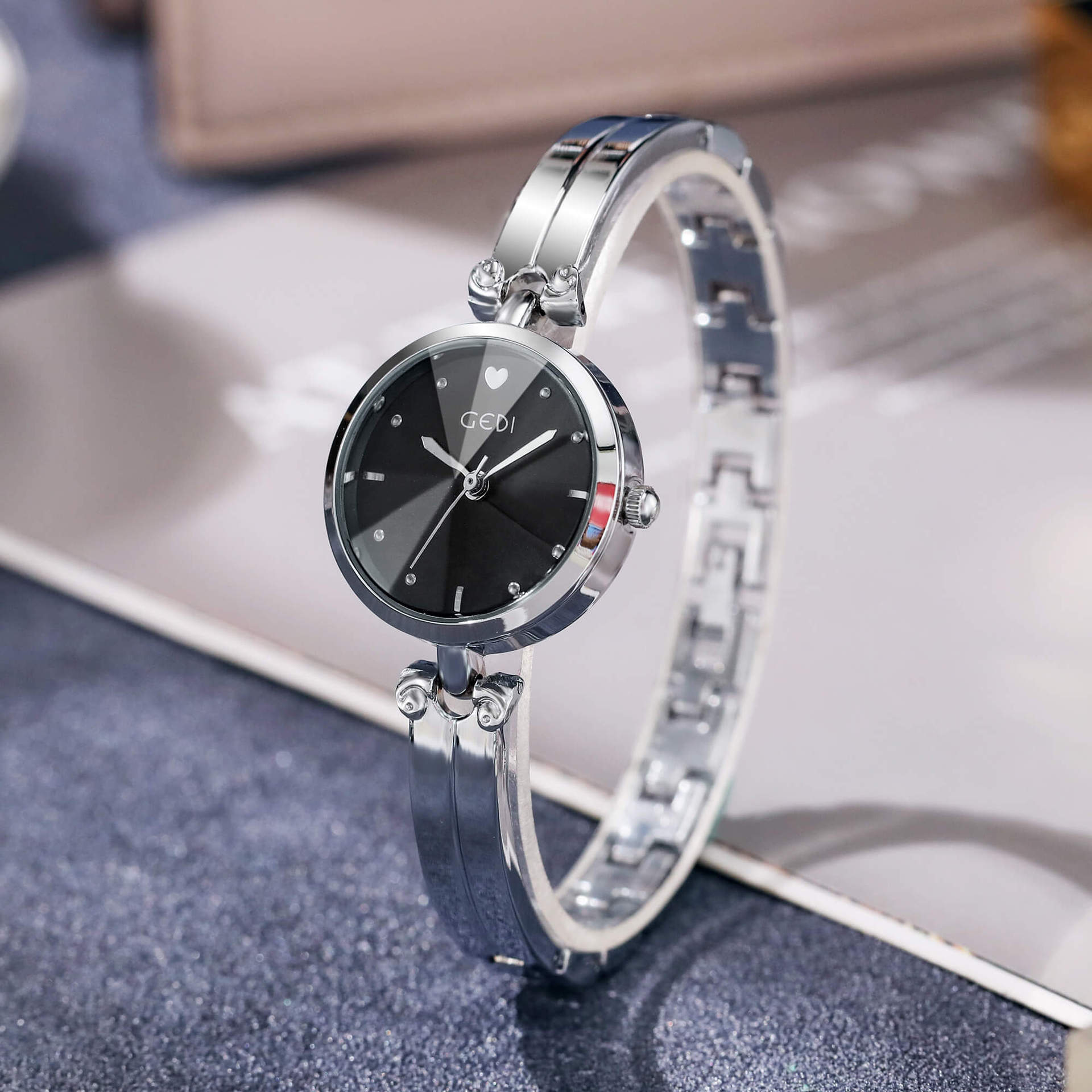 Picture of Goldie Niche Advanced Alloy Watch Student Party Exquisite Middle Quartz Watch Ladies Waterproof Bracelet Watch Wholesale