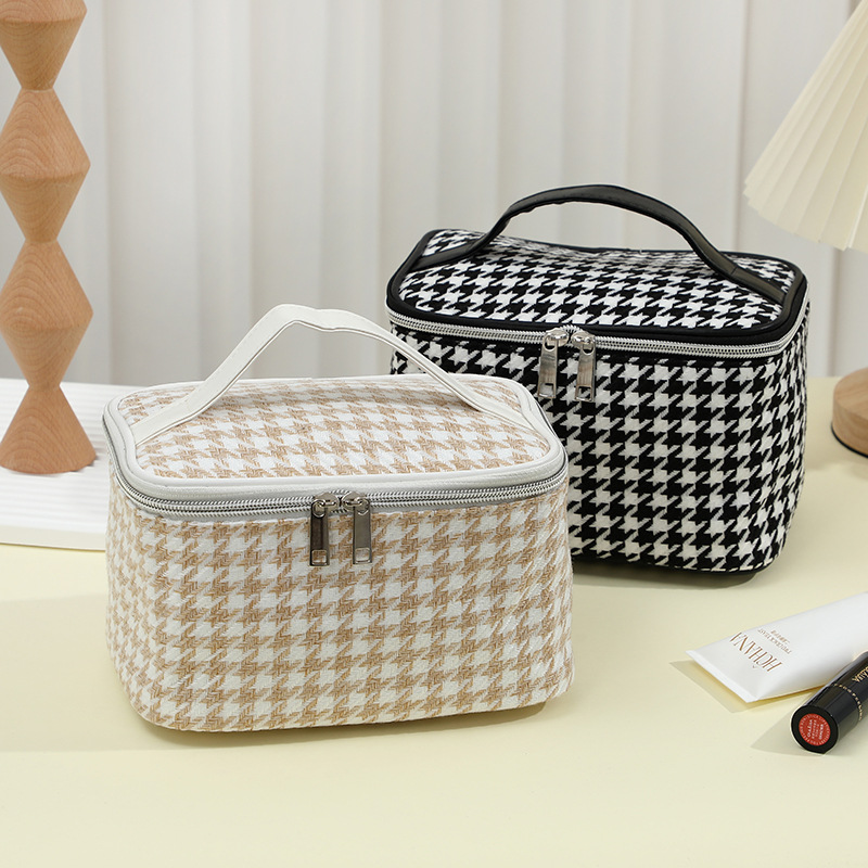 Picture of Qianniao Cosmetic Bag Women's Portable 2023 New Super Hot Large Capacity Cosmetic Storage Bag Portable Toiletries Bag Travel