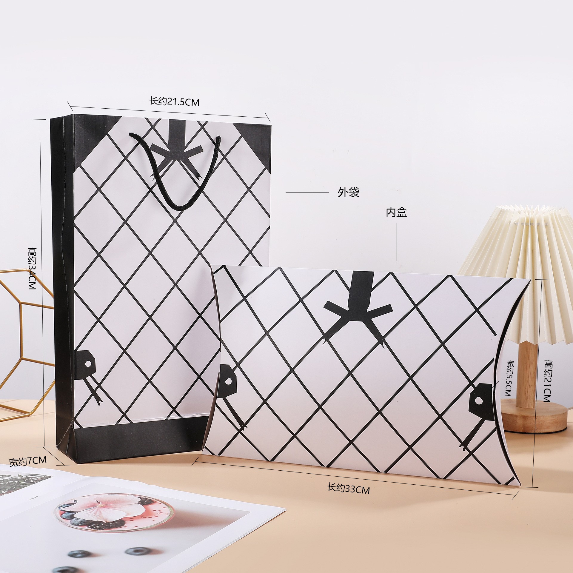 Picture of Boutique scarf gift box scarf clothing exquisite packaging box high-end holiday gifts gift box suit wholesale