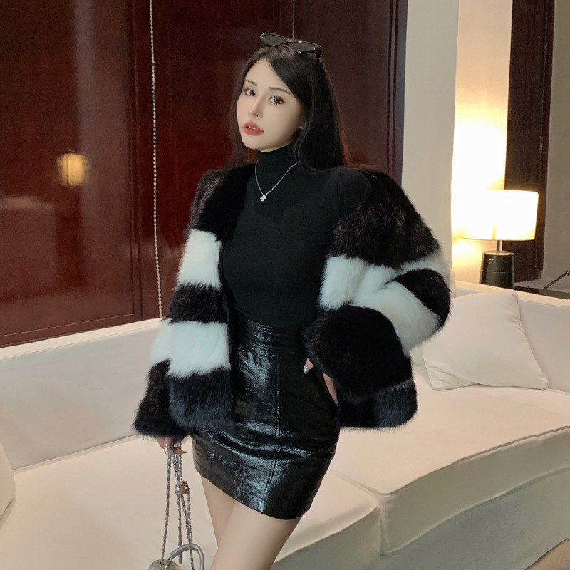 Picture of Real shot 2024 winter new fox fur black and white contrast coat women's short close-fitting elegant socialite coat