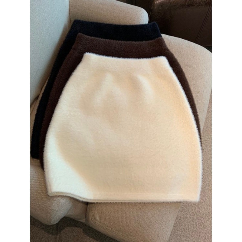 Autumn and Winter 2023 new fashion lazy style hip-wrapped furry skirt retro high waist elegant slimming versatile skirt