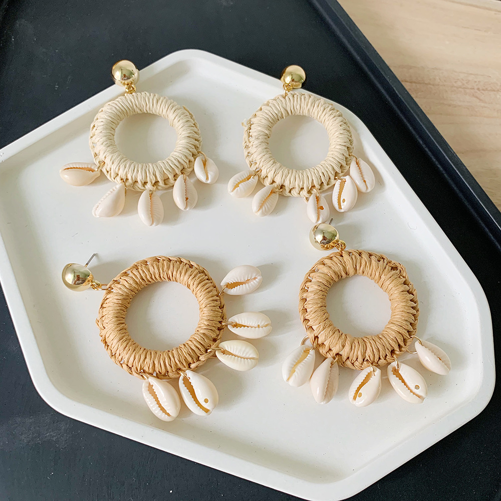 2019 New shell earrings women Bohemian large round straw woven earrings conch earrings earrings wholesale