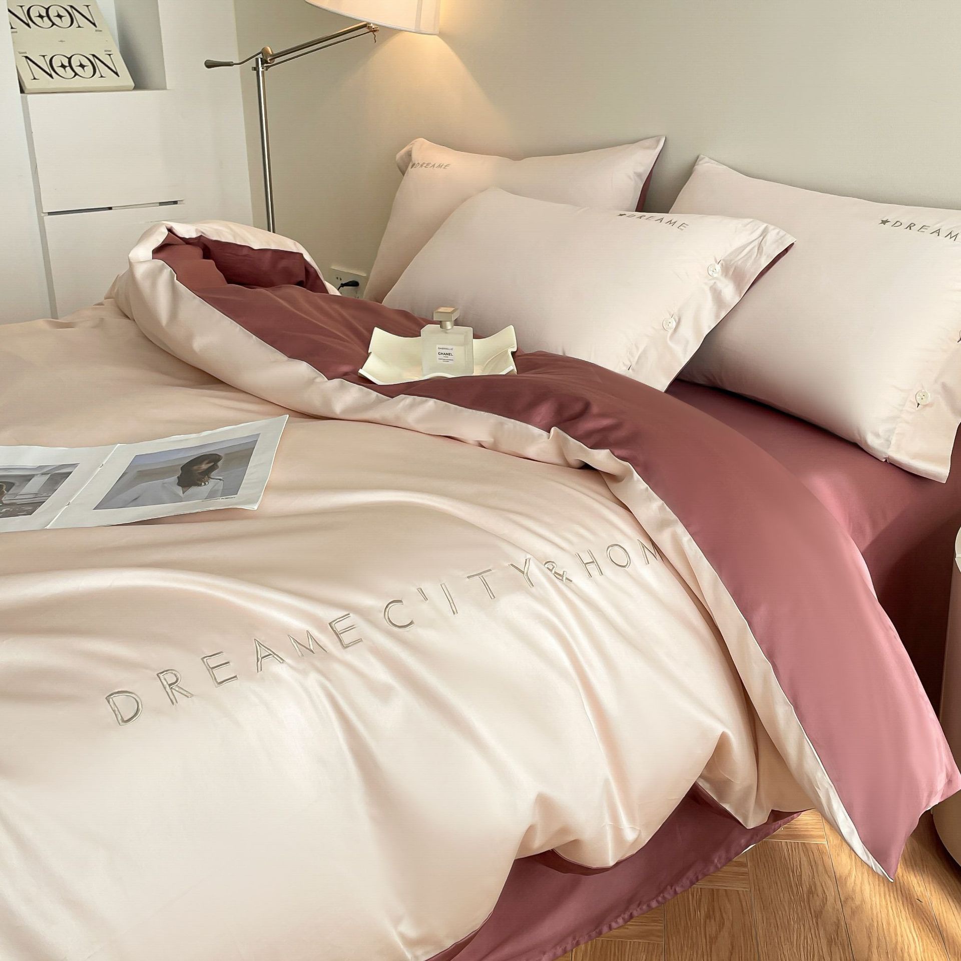 Picture of 60 Xinjiang long-staple cotton four-piece cotton bed sheet bed hat light luxury embroidery dormitory three-piece cotton bedding s