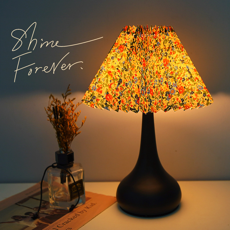 Nordic Style Retro Table Lamp Bedroom Bedside Lamp Dormitory Desk Study Nightlight Light Light Luxury American Style Table Lamp Cream Style