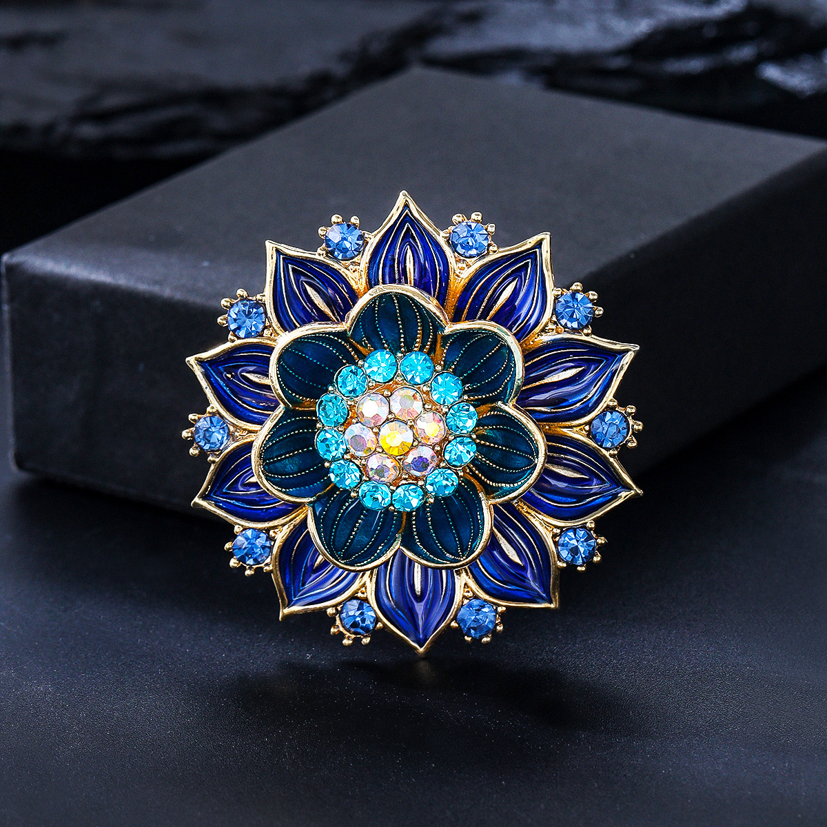 New Luxury Three-dimensional Blue Lotus Brooch Exquisite High-end Sense Antique Cheongsam Hanfu Accessories Vintage Elegant Corsage