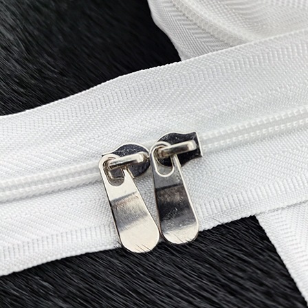 Picture of In stock bleached No. 3 quilt cover zipper double-headed home textile quilt cover pillow zipper factory wholesale white zipper finished product