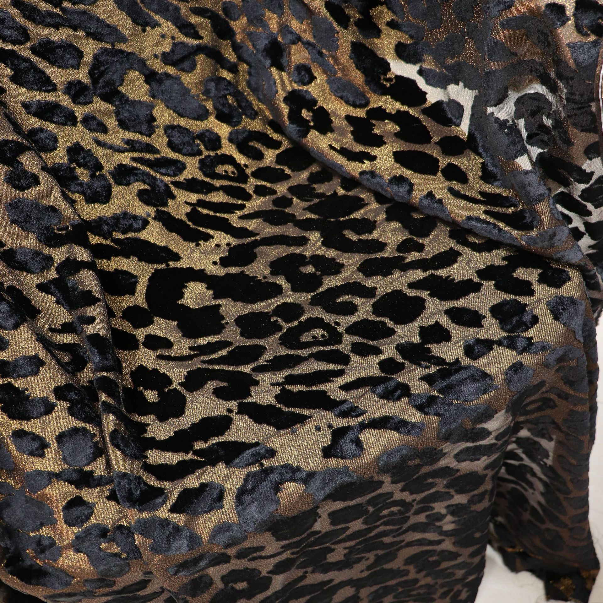 Factory Wholesale 140 Nylon Velvet Woven Gold Burnt Velvet Fabric Cheongsam Dress Fabric for Skirt Fabric