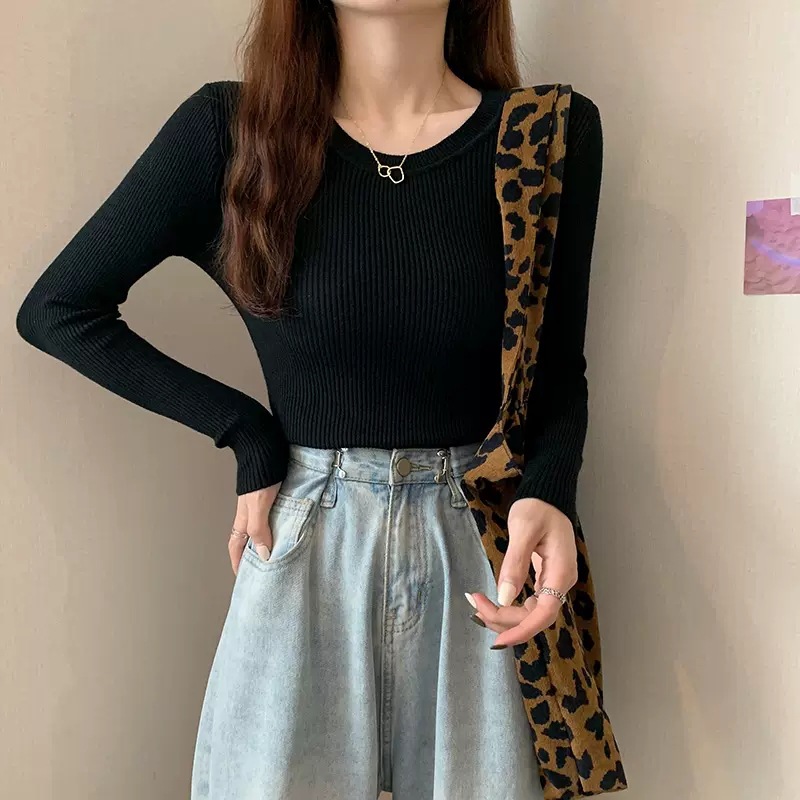 Picture of Sweater 2023 autumn new women's slim-fit black undershirt Western style round neck long sleeve early autumn knitted top