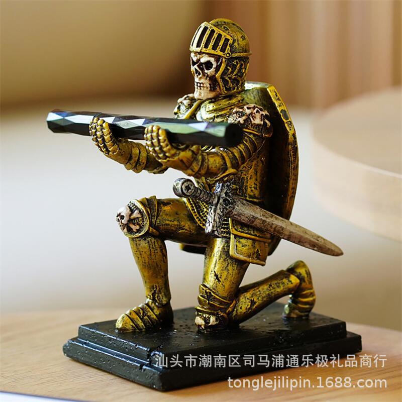 Cross-border new Knight skull pen holder retro domineering table decoration pen holder creative desktop decoration gift