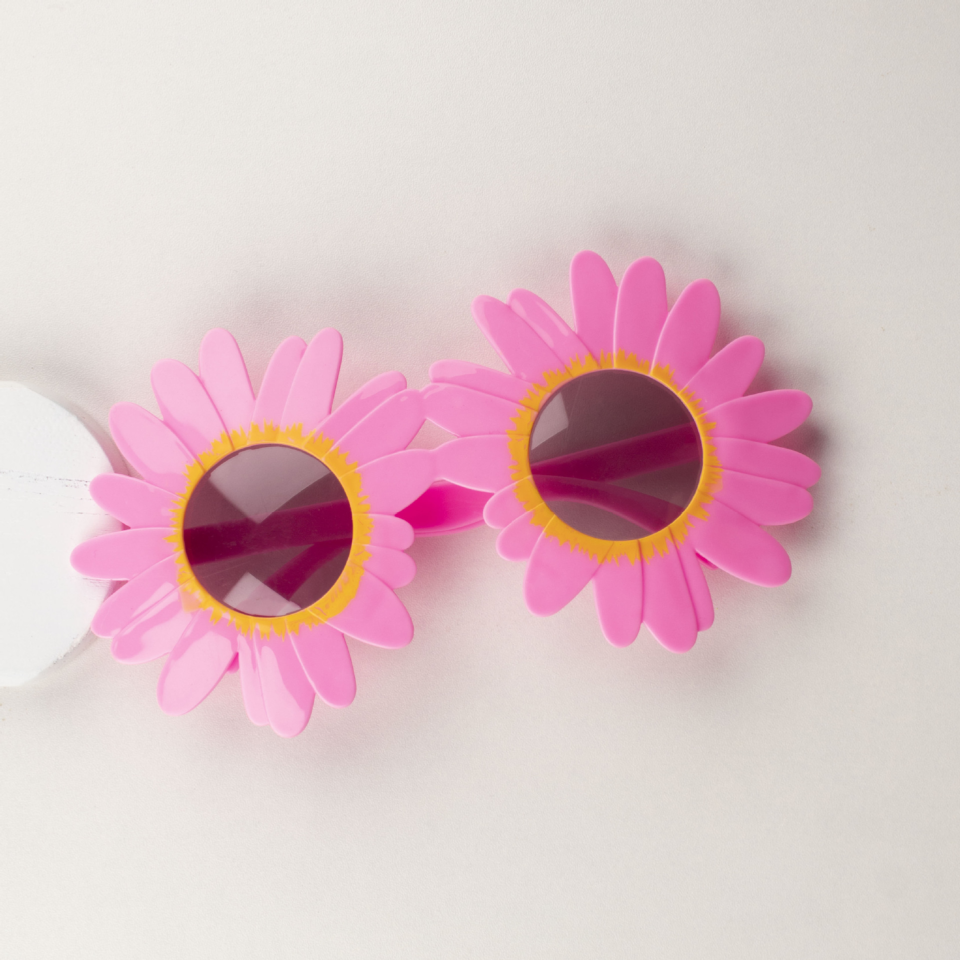 Picture of Decorative glasses party funny props sunflower daisy flower shape photo props plastic shape sunglasses