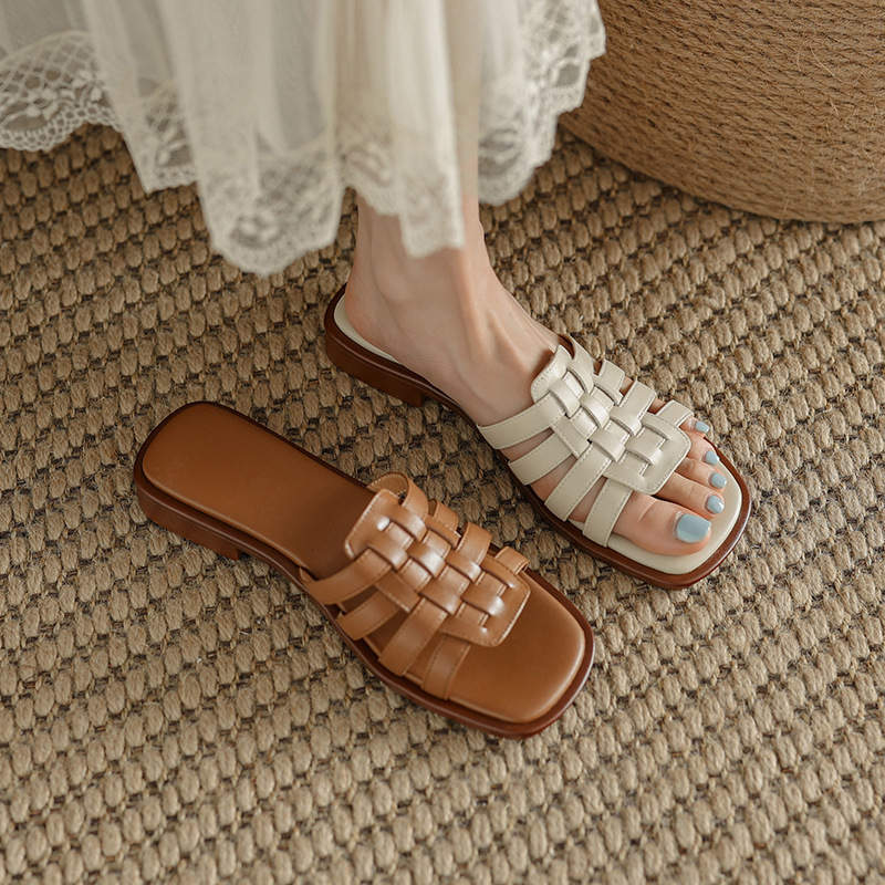 French Retro Sandals and Slippers Women's Summer Outer Wear Flat Soft Leather Non-Slip Slide Slippers with Woven Soft Bottom Brown