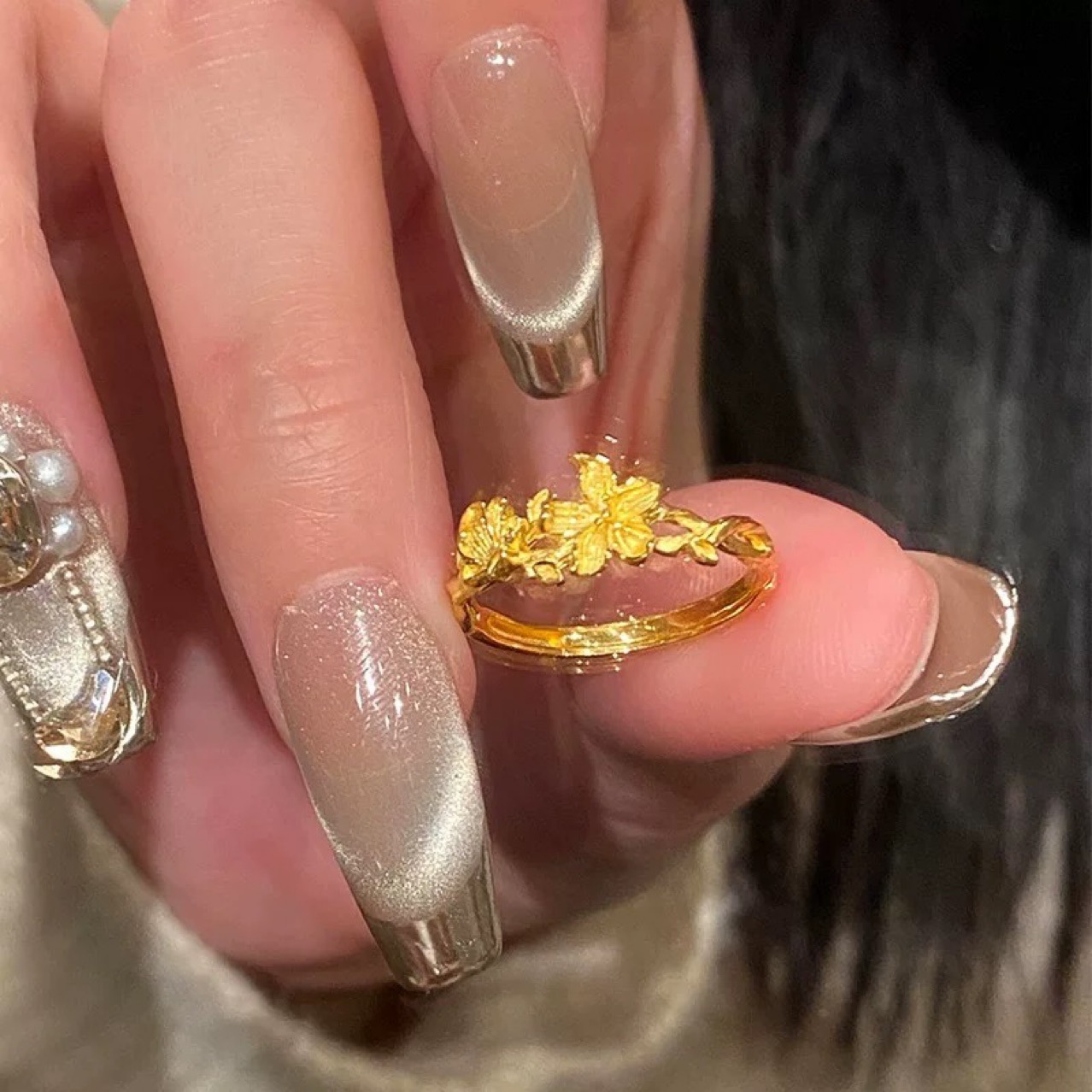 Ancient French Sand Gold Tao Silk White Butterfly Flower Ring Women's Light Luxury Niche Design Sense French Commuter Opening Adjustable