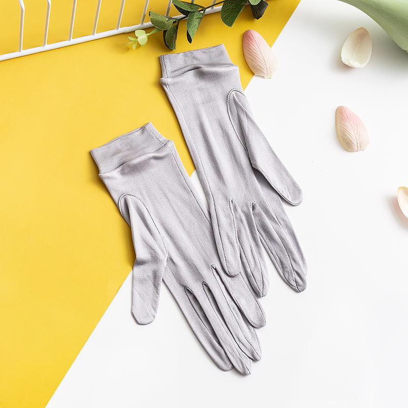 Picture of Tangge Mulberry Silk Knitted Silk Gloves Sunscreen Moisturizing Moisturizing White Sleeping Gloves for Women