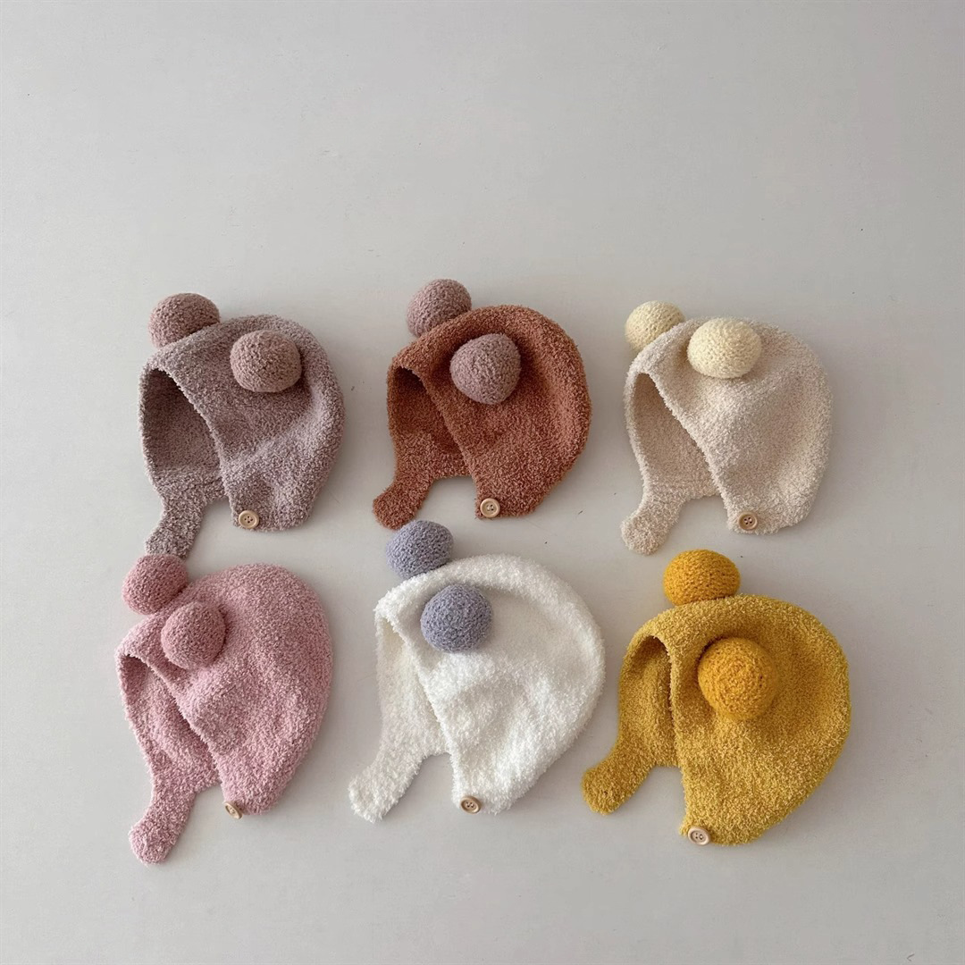 Korean style ins autumn and winter New Baby earmuffs warm cold-proof hat comfortable baby Double Ball soft glutinous toe cap fashion