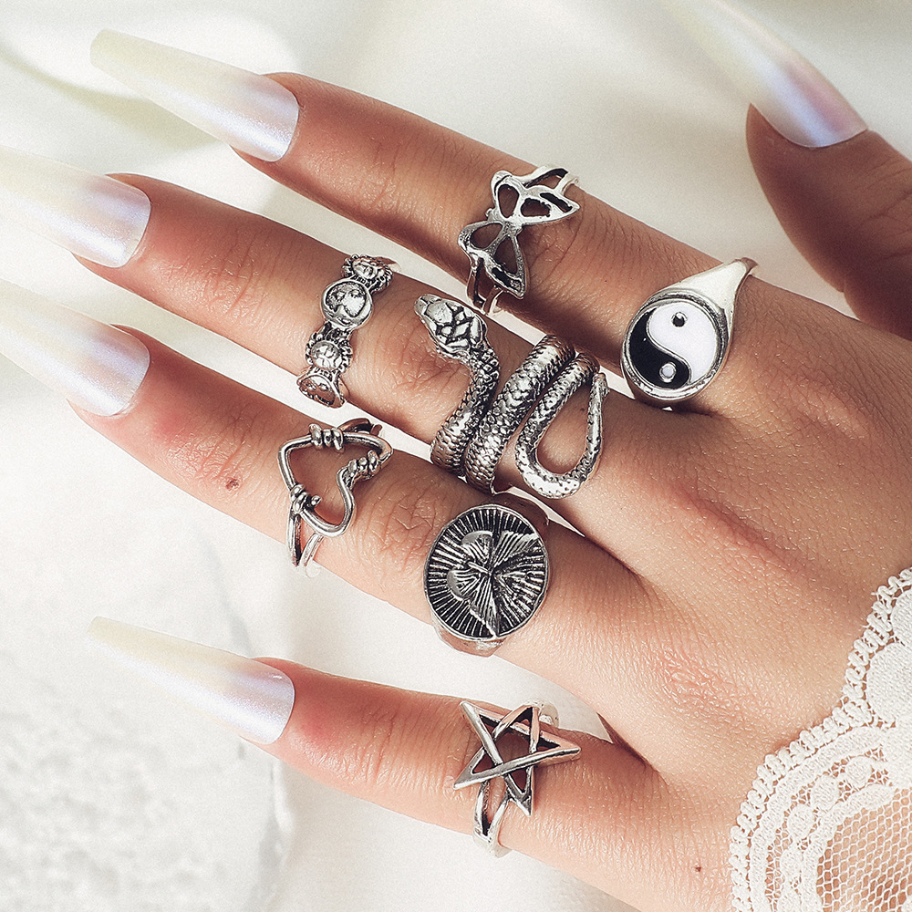 Cross-border hot-selling joint ring retro Butterfly Love snake five-pointed star hollow 7-piece set ring wholesale