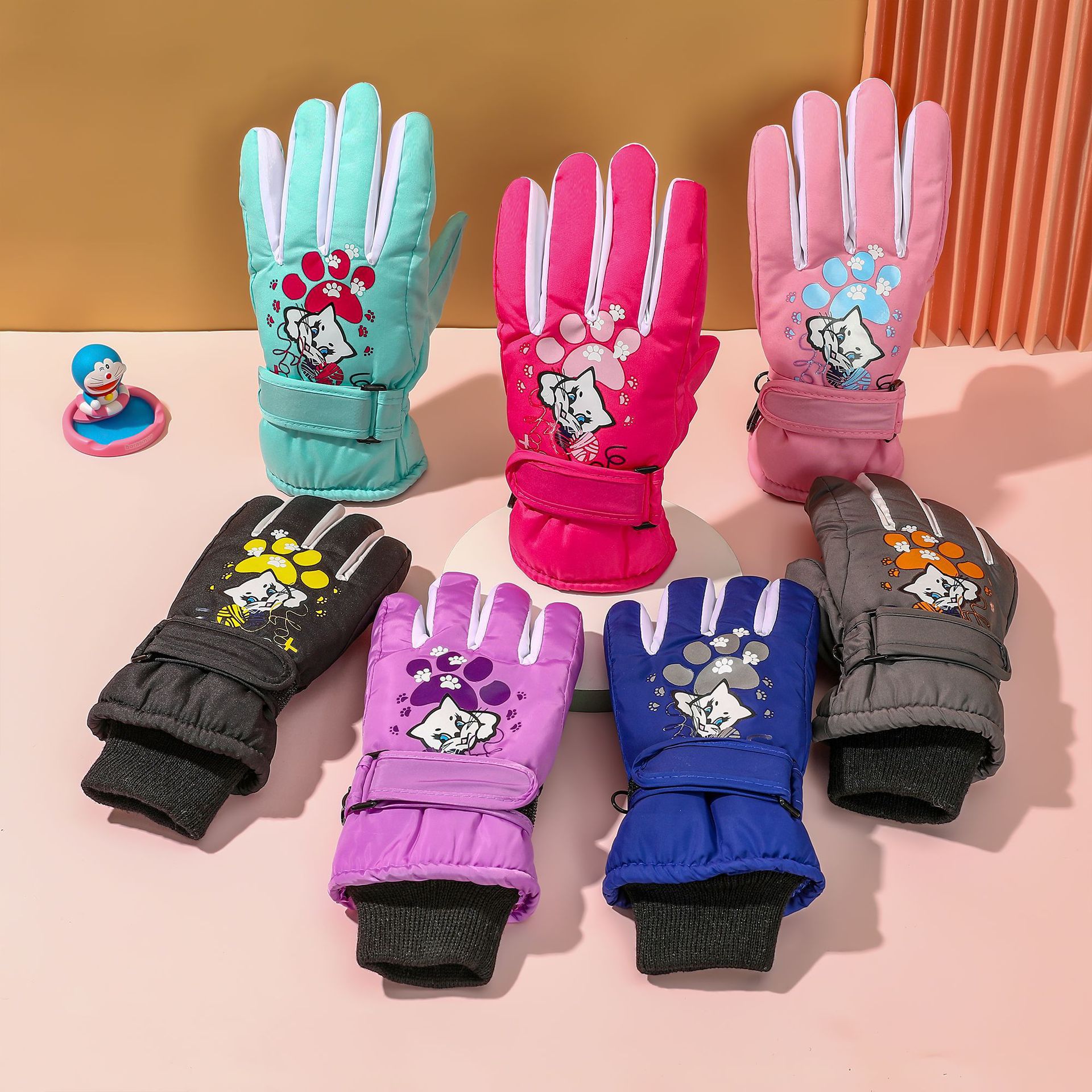 Picture of Cross-Border Outdoor Professional Sports Warm Gloves for Boys and Girls Aged 3-9 Years Old Fleece-Lined and Thickeneded Windproof Kidsren's Ski Gloves