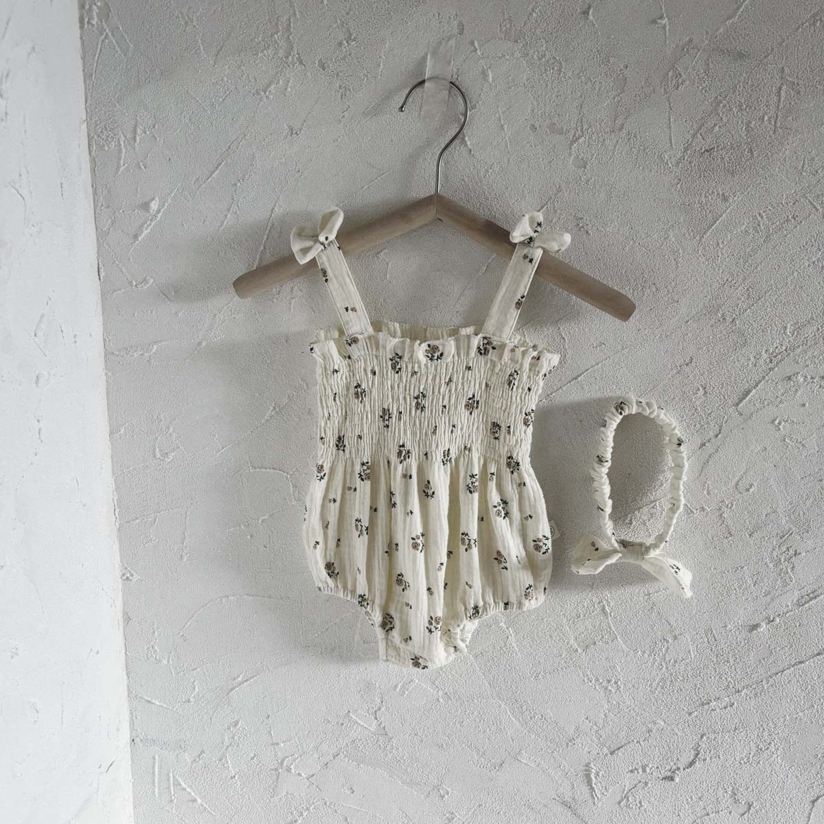 Picture of Girls' Summer Thin Zou Cloth Bow Sling Bag Fat Clothes Baby Western-style Floral Dot Out-of-town Climbing Clothes