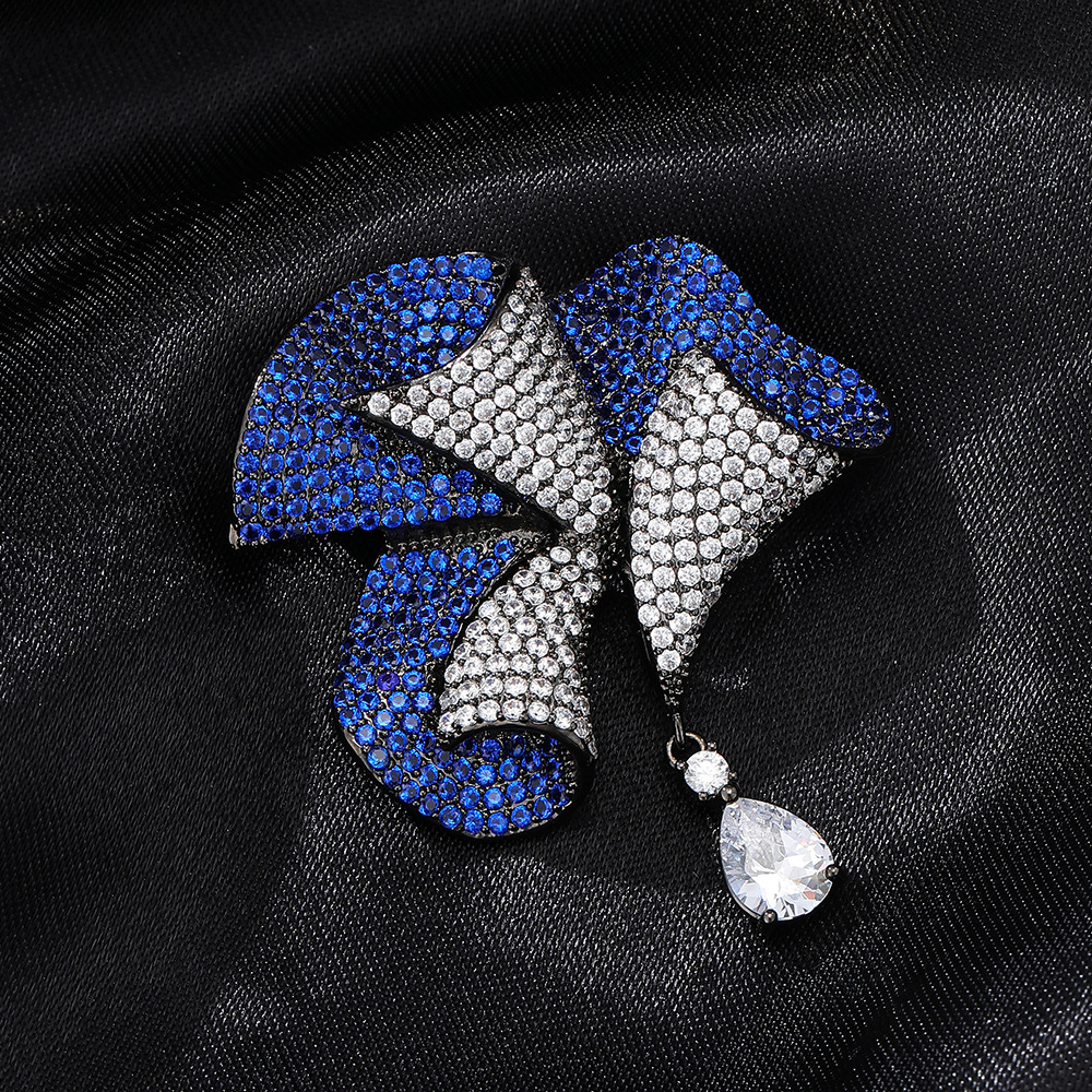 Picture of New Blue Morning Glory Brooch for Women, Light Luxury Niche New Brooch, Suit Coat Brooch, High-End Holiday Gift