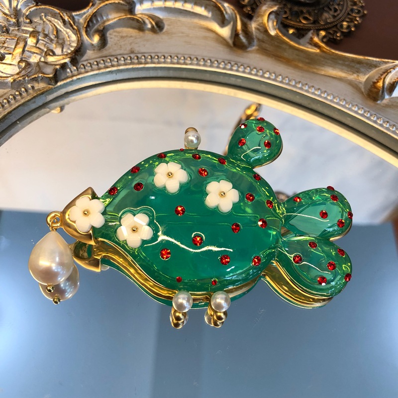 Picture of European and American Retro Aqua Blue Small Fish Brooch Cultured Pearl Flower Gem Diamond Cute Goldfish Brooch Pin