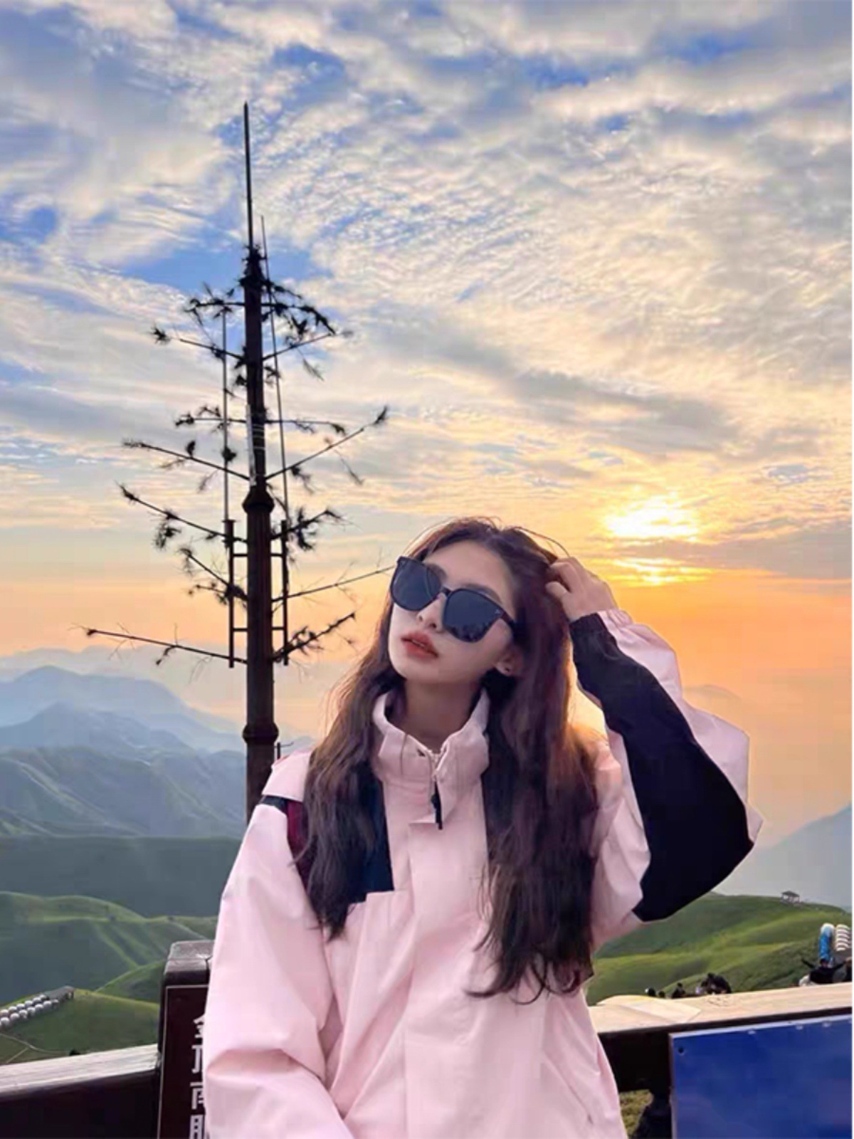 Camel Same Style Color-Blocking Jacket for Women, Three-In-One Detachable Winter Outdoor Windproof and Waterproof Mountaineering and Skiing Jacket