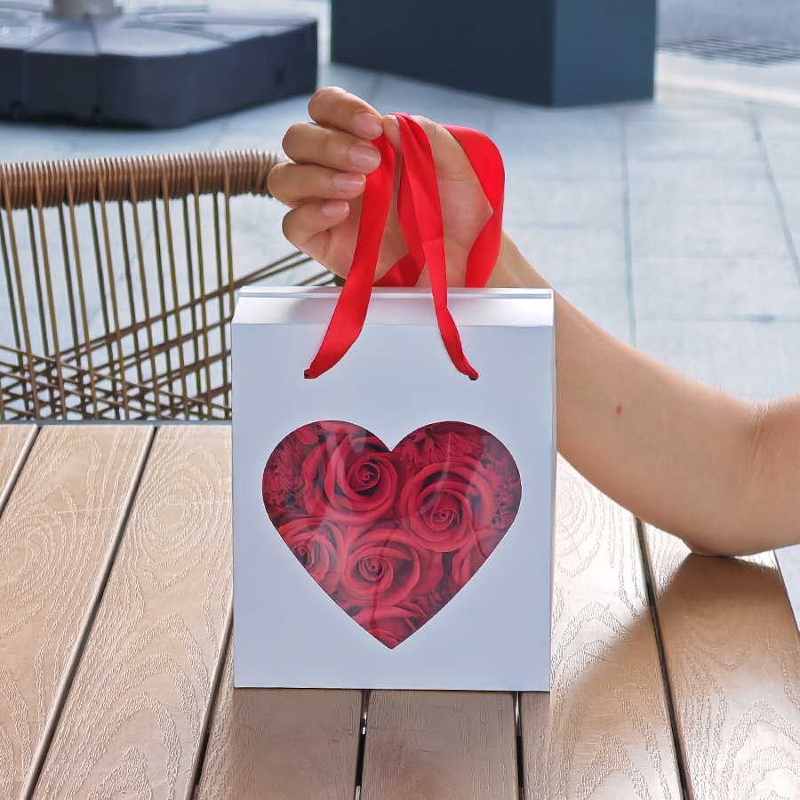 High-end Valentine's Day transparent visible window red portable gift box in stock simple square white gift box