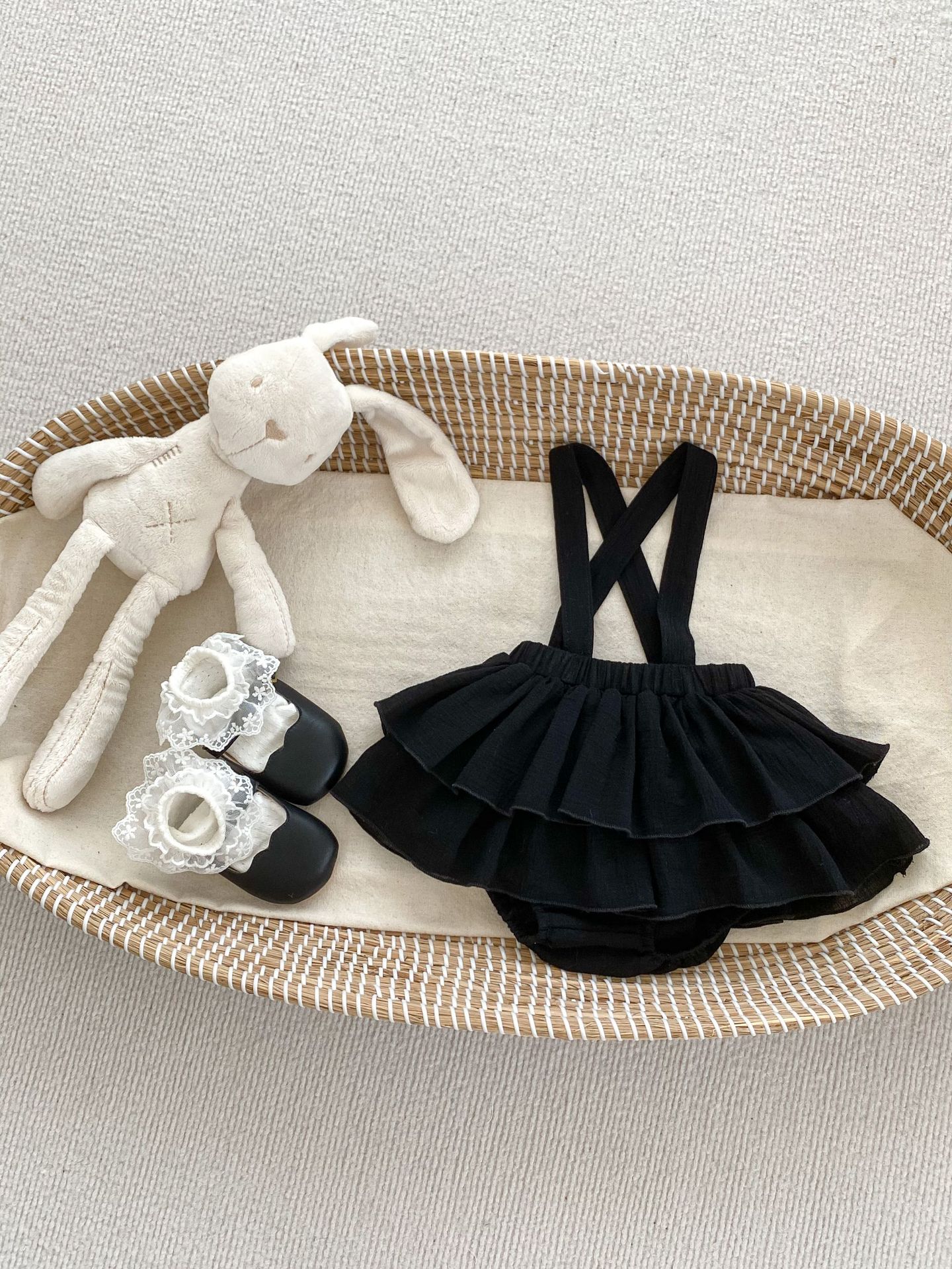 Picture of 2025 New Baby Clothes Spring Korean Style Baby Girl Solid Color Large Lapel Shirt Suspender Bag Pants Two-Piece Set