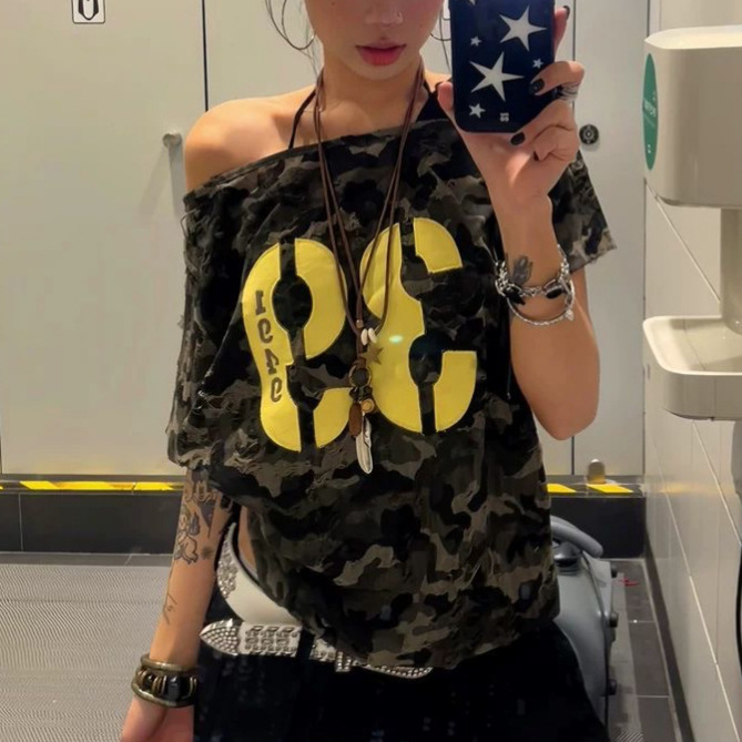 Short-sleeved oblique shoulder T-shirt women's American-style 2025 retro camouflage design hot girl T-shirt loose-fit all-match slim-fit women's ins
