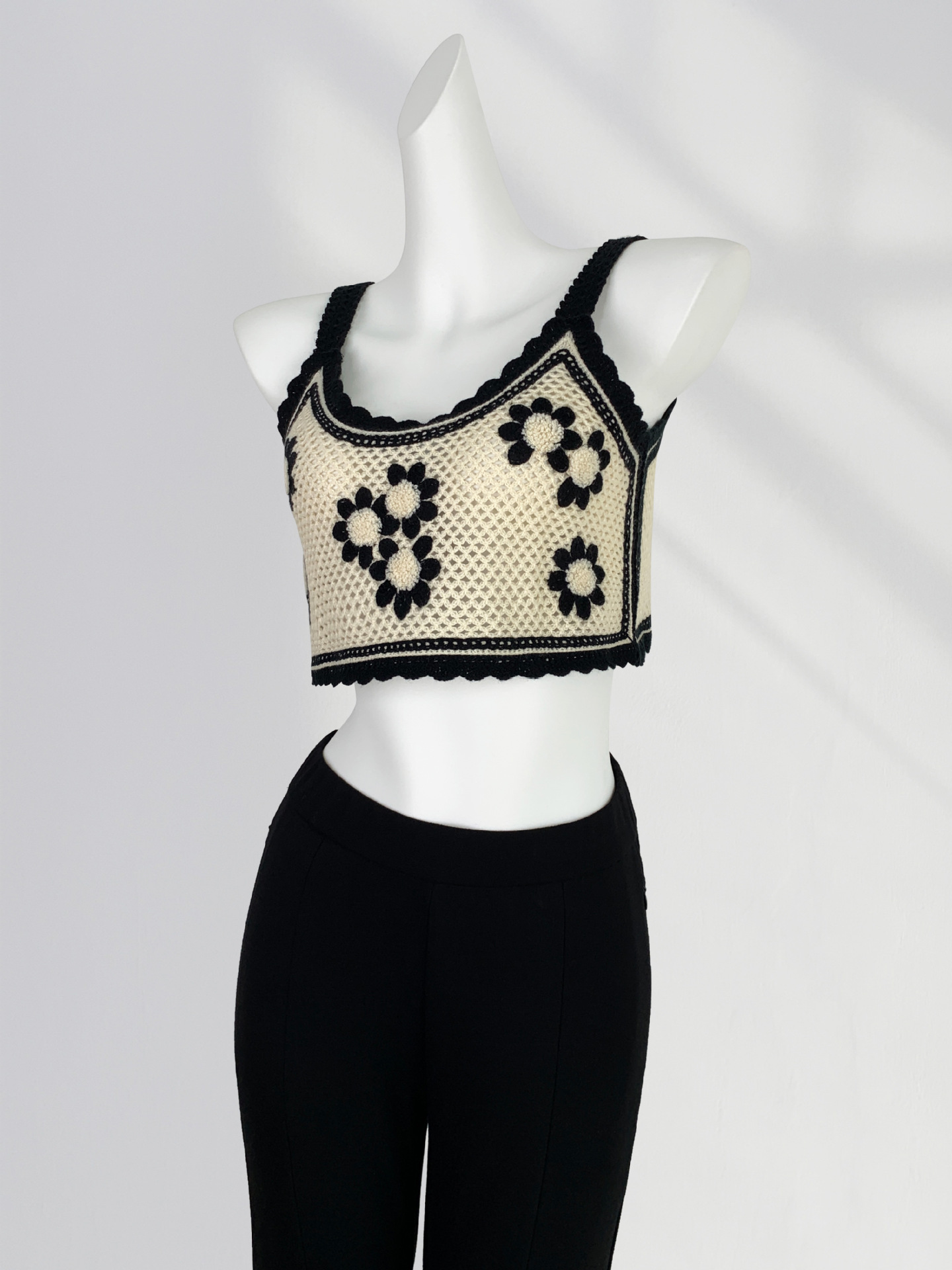 Picture of Woven vest women's summer outer wear embroidered flower design inner wear knitted sling sweet and spicy style embroidered small top