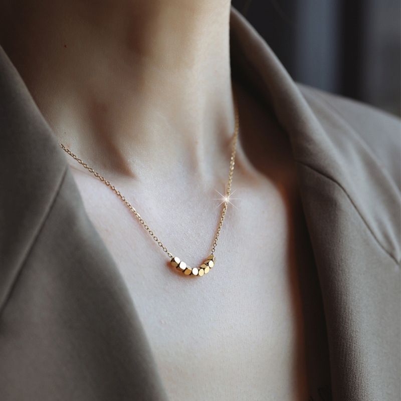 Eight square money broken silver small square sugar titanium steel necklace women's light luxury niche high sense clavicle chain 2024 new